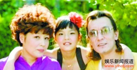 哈文版“春晚”幸福的一家三口